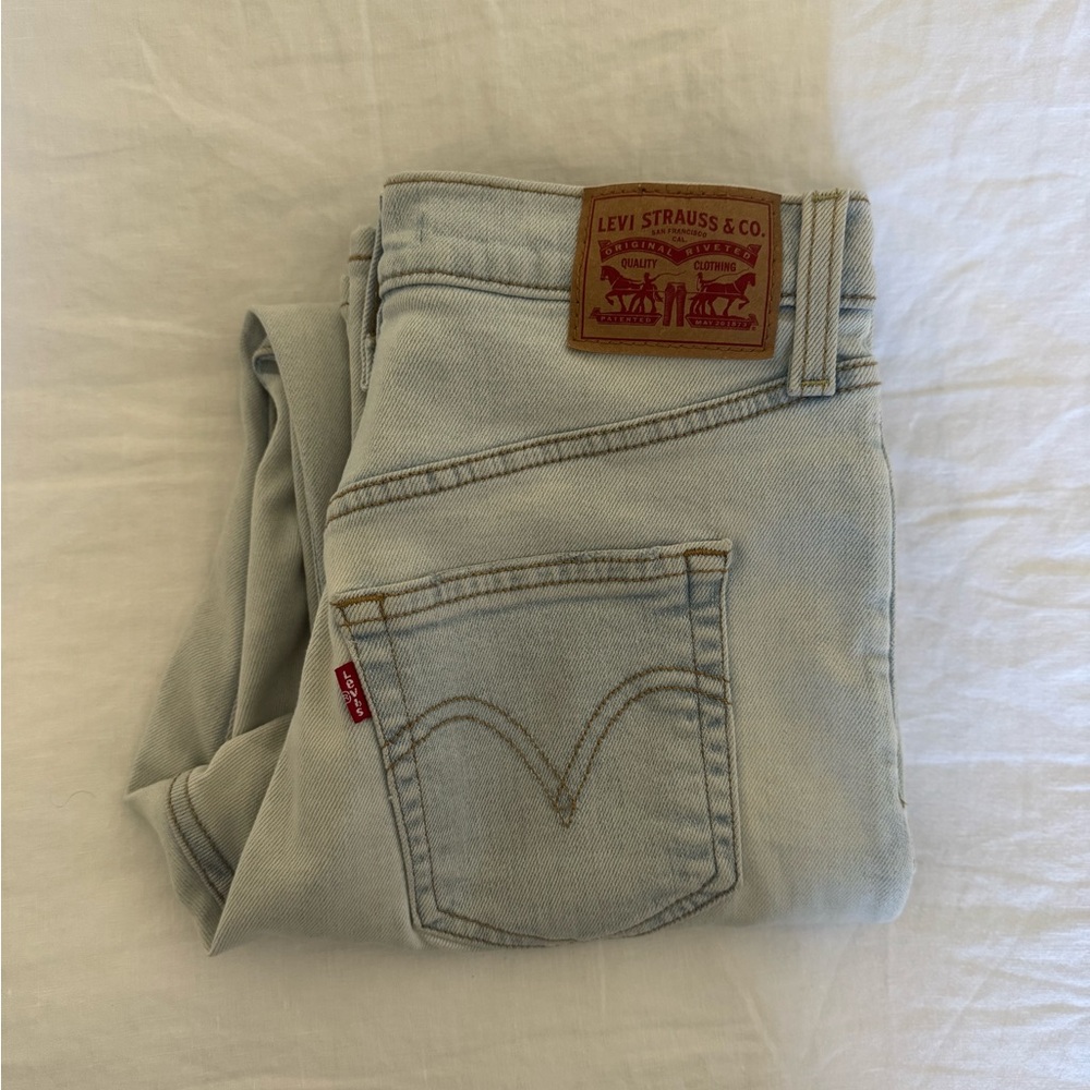 Levi's Women's Ribcage Straight Ankle Light Wash Jeans